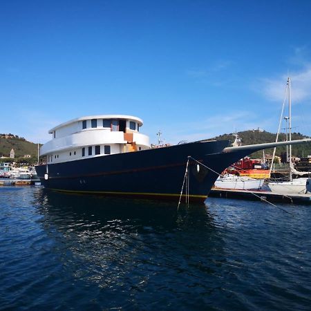 Classic Yacht Yanika Yachting Watersport Ets Villaputzu Bagian luar foto