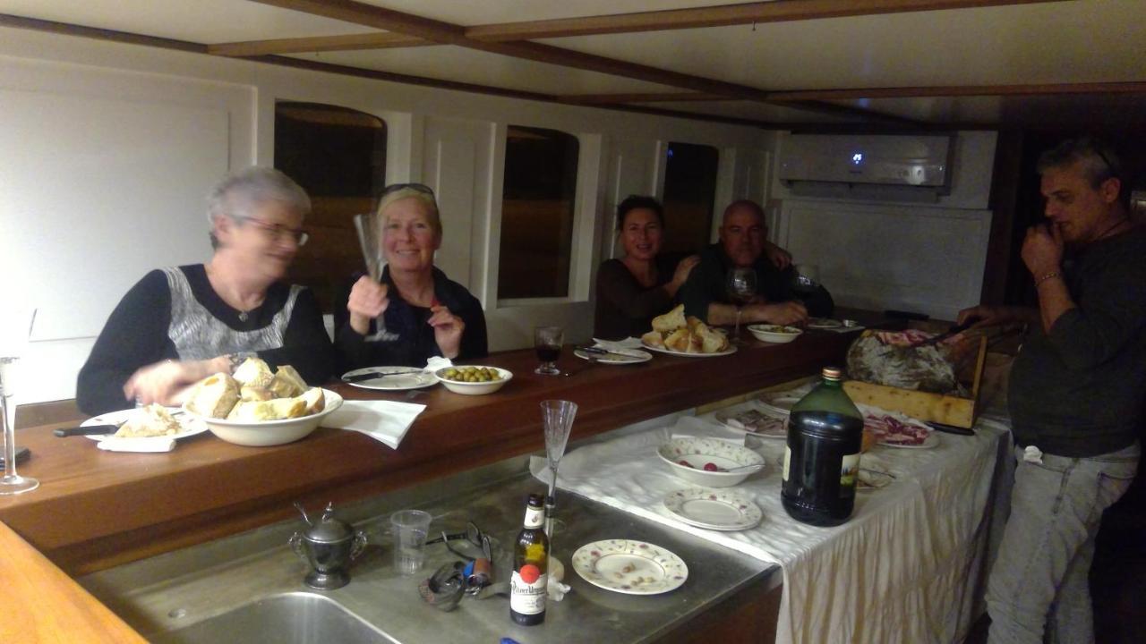 Classic Yacht Yanika Yachting Watersport Ets Villaputzu Bagian luar foto