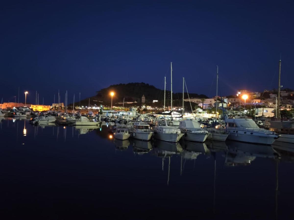 Classic Yacht Yanika Yachting Watersport Ets Villaputzu Bagian luar foto