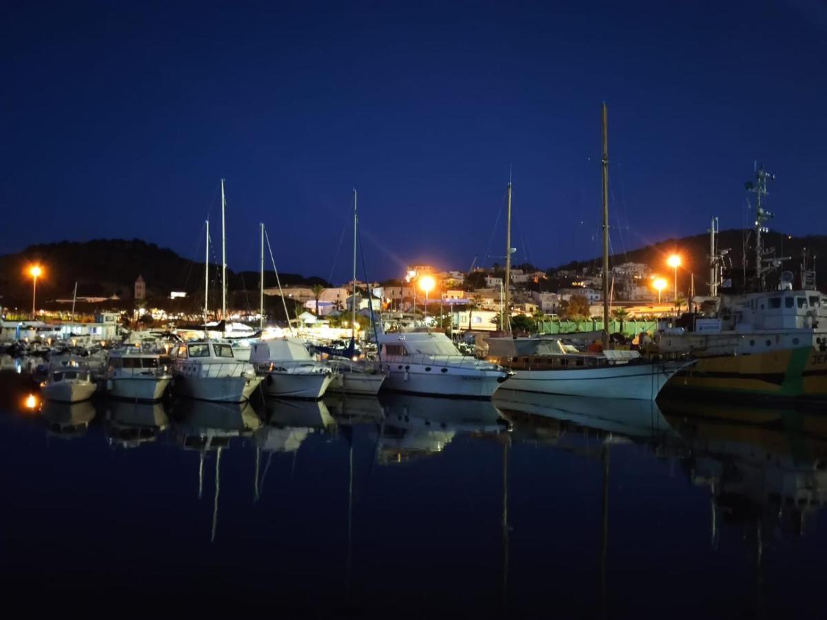 Classic Yacht Yanika Yachting Watersport Ets Villaputzu Bagian luar foto